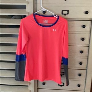Long sleeved athletic top